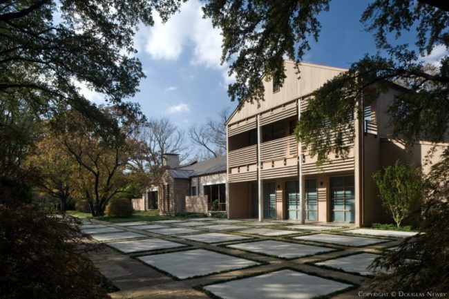 Architect Frank Welch designed this Texas Modern home in Devonshire, a Dallas neighborhood.