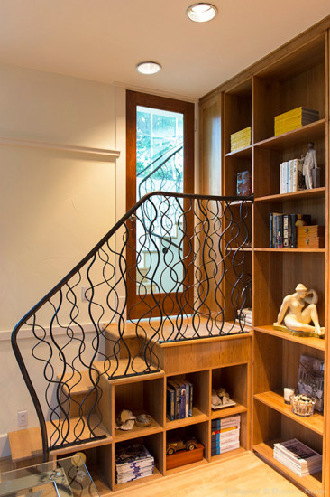 Cape Cod Stairs Emphasize Modernity of Home